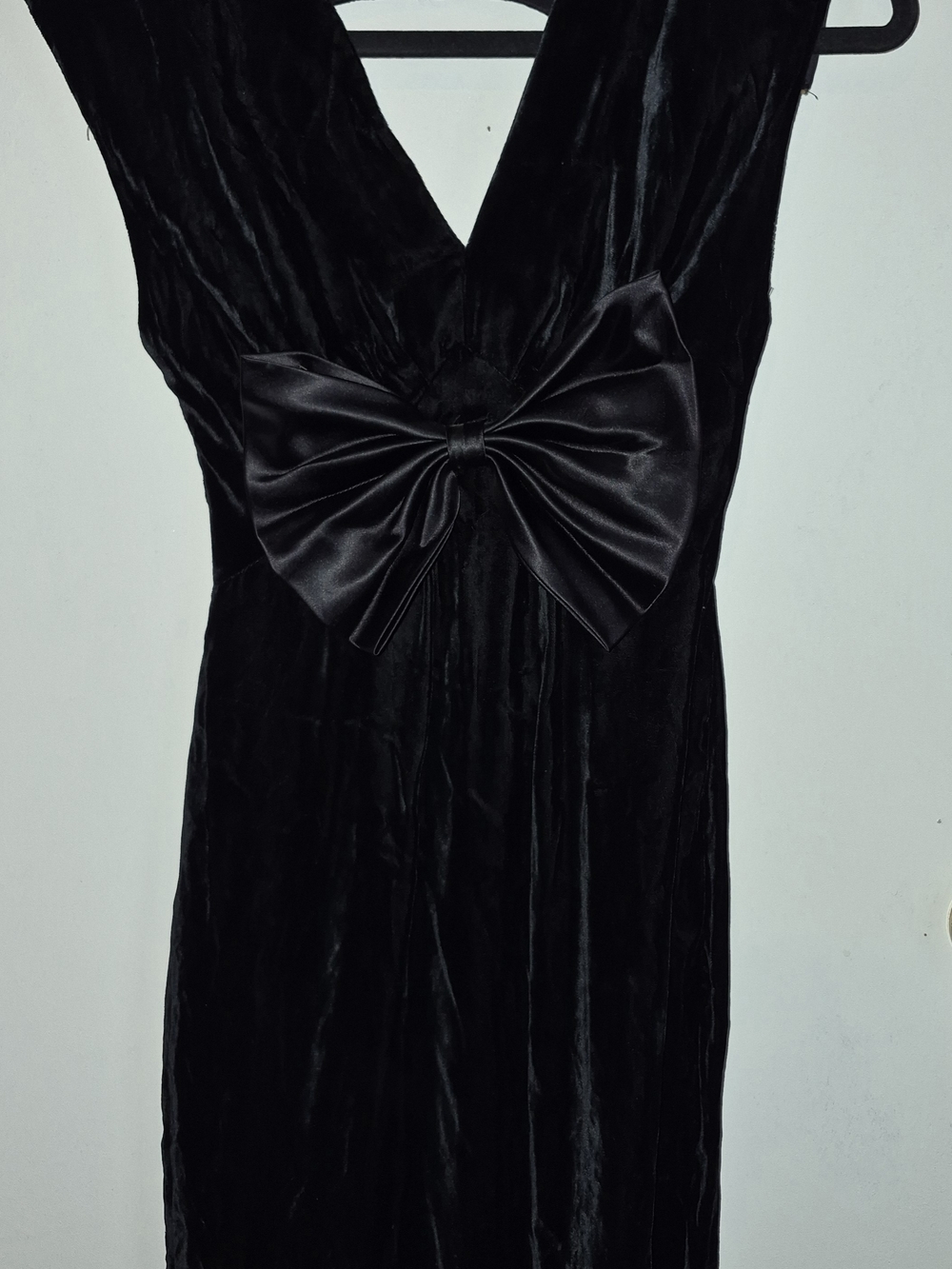 Black Backless Velvet Dress with Bow Accent